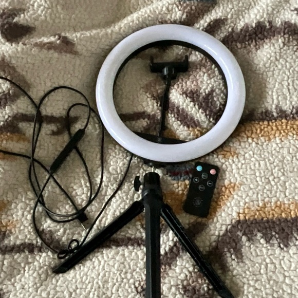 Charli & Dixie damelio ring light - Picture 1 of 3